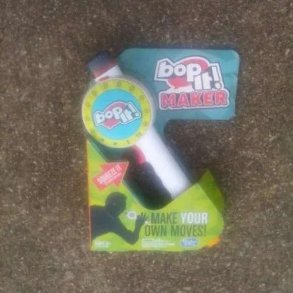 Hasbro Bop It Maker Handheld Interactive Game - Picture 1 of 1